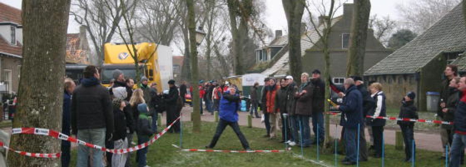 Kerstboomwerpen - VVV Ameland