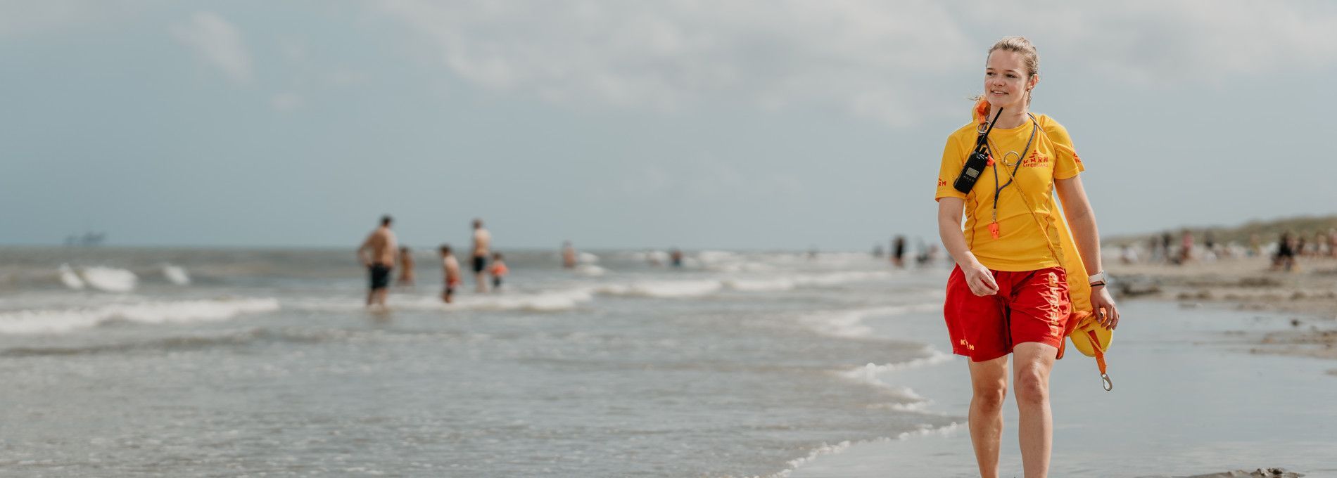 Het verhaal van lifeguard Tineke de Jong - VVV Ameland