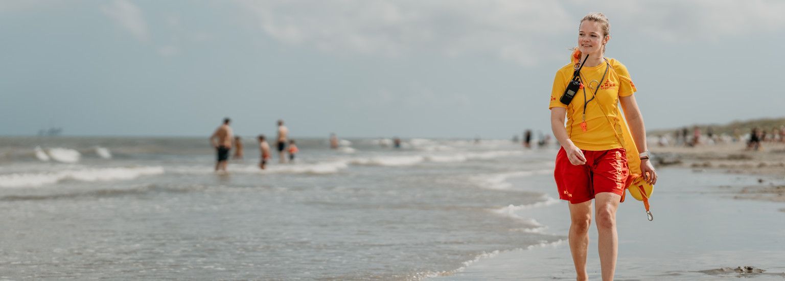 Het verhaal van lifeguard Tineke de Jong - VVV Ameland