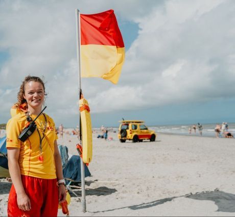 Het verhaal van lifeguard Tineke de Jong - VVV Ameland