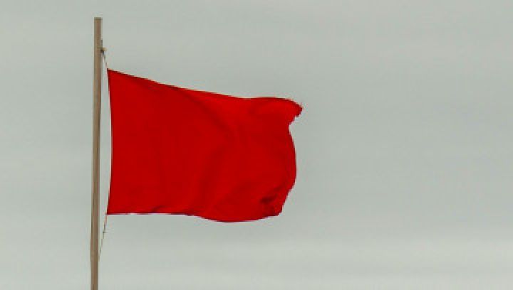 Strandvlaggen - rode vlag  - VVV Ameland