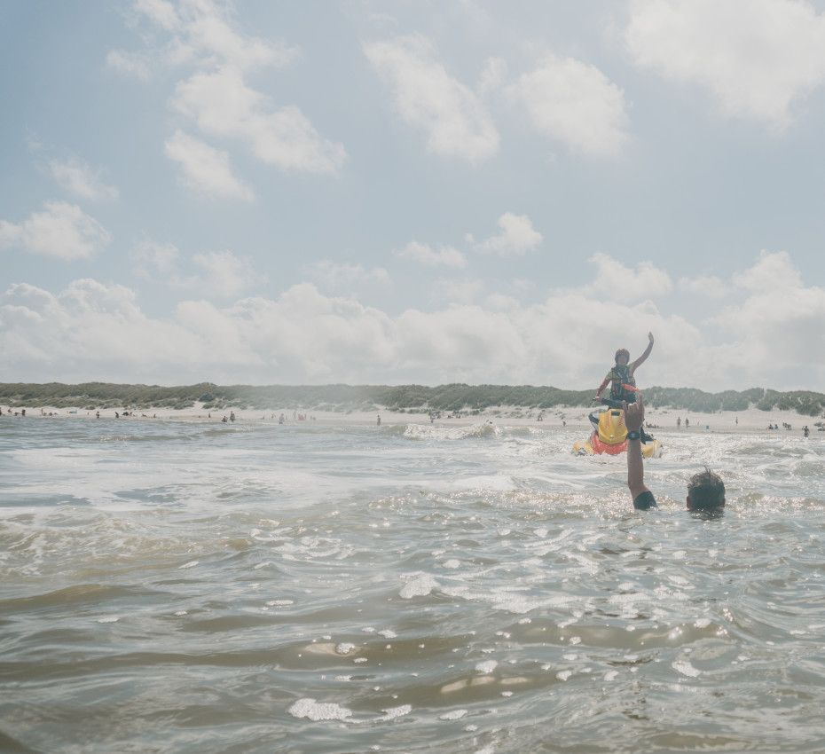 Het verhaal van lifeguard Tineke de Jong - VVV Ameland