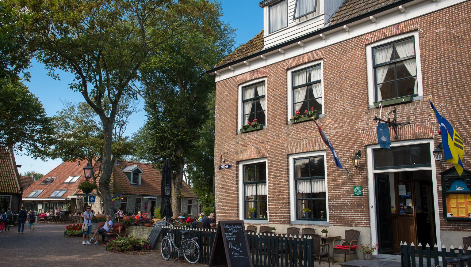 Bars and cafés, Hollum - Tourist Information “VVV” Ameland