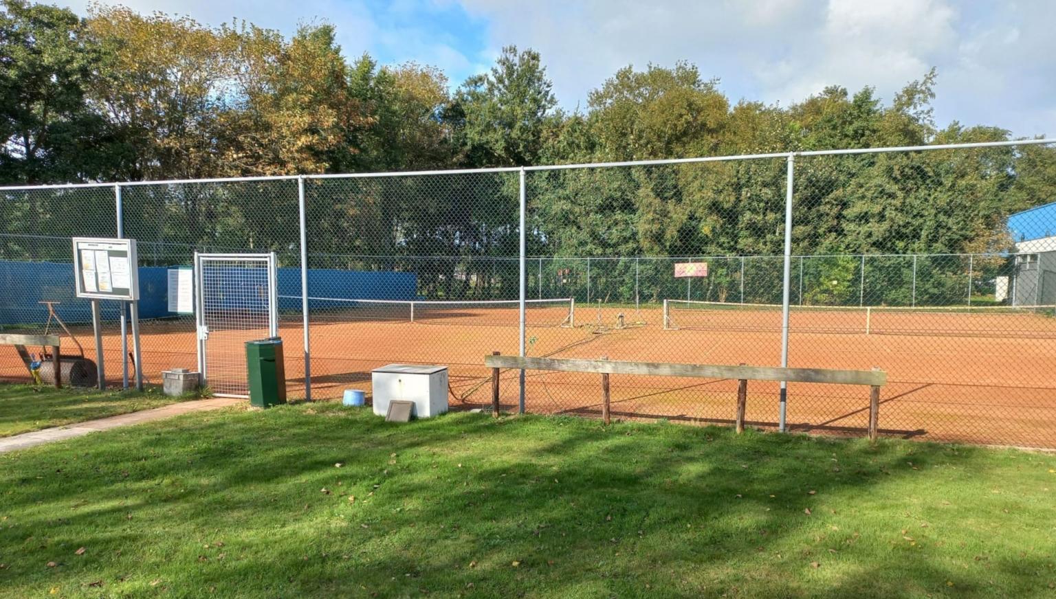 Tennis court 